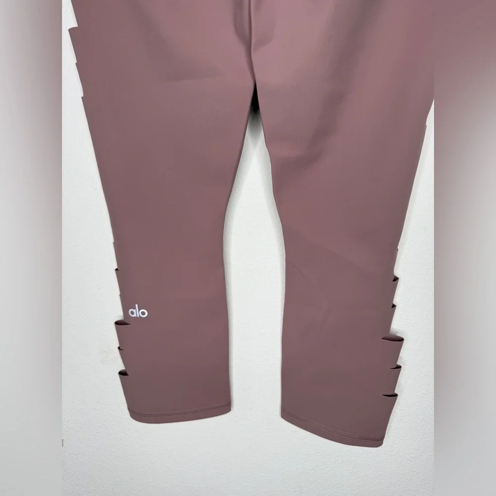 NWOT ALO YOGA High Waist Slice Capri Leggings for Yoga Pants SMALL